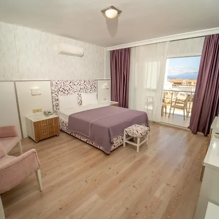 Twins Szálloda Çeşme