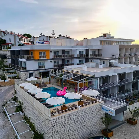 Twins 2* Cesme